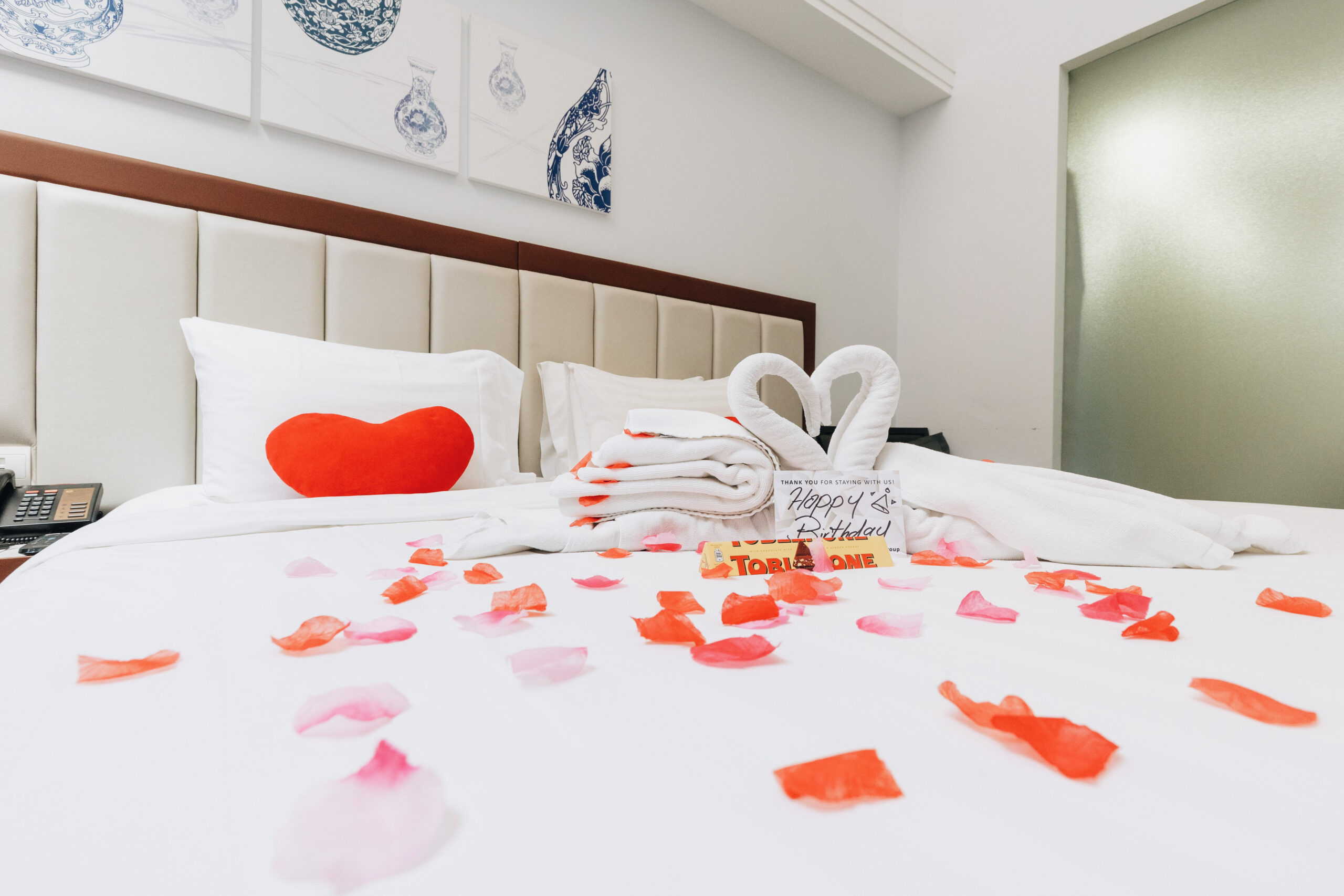 Santa Grand Hotel Staycation Room Decoration